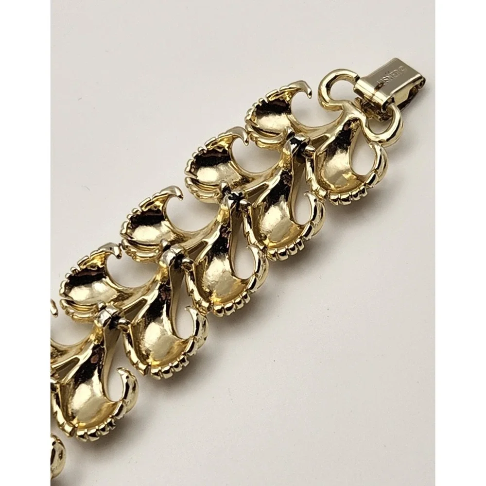 Vintage Lisner Gold Tone Textured Leaf Link Bracelet 7